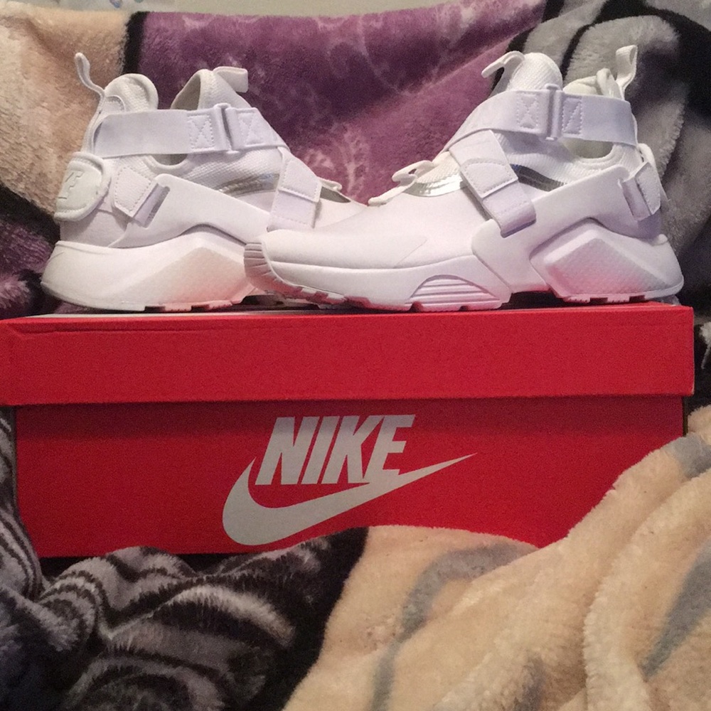 Nike Huarache City (Grade School 6.5Y/Women 8)